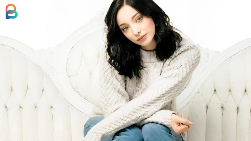 Emma Dumont: Age, Height, Net Worth, Biograhy and More: