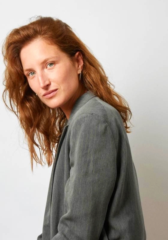 Julia Piaton: Age, Height, Net Worth, Biography and More: