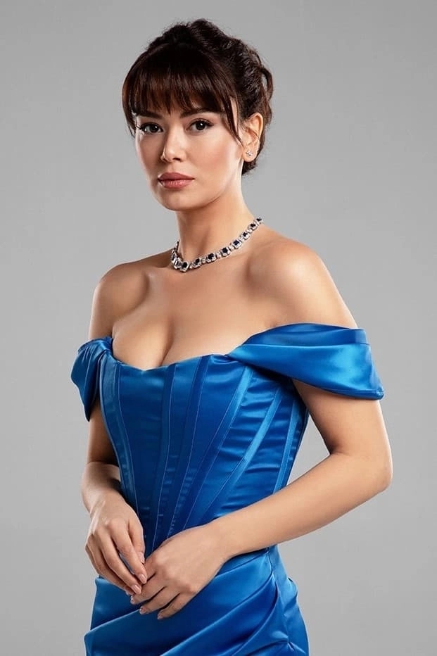 Seray Kaya: Age, Height, Net Worth, Biography and More:
